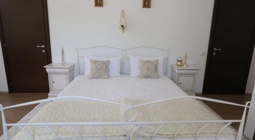 Villa Ermitage บุชเตนี ภายนอก รูปภาพ